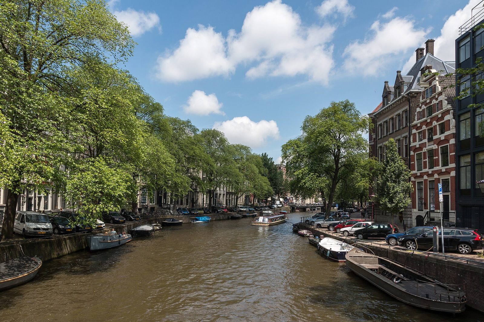 Povijesne zgrade uz kanale u Amsterdamu